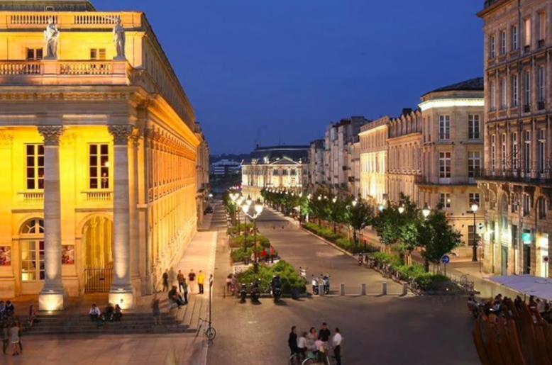 Guestready - Sunny Attic Apt Near Grand Theatre Bordeaux Eksteriør bilde